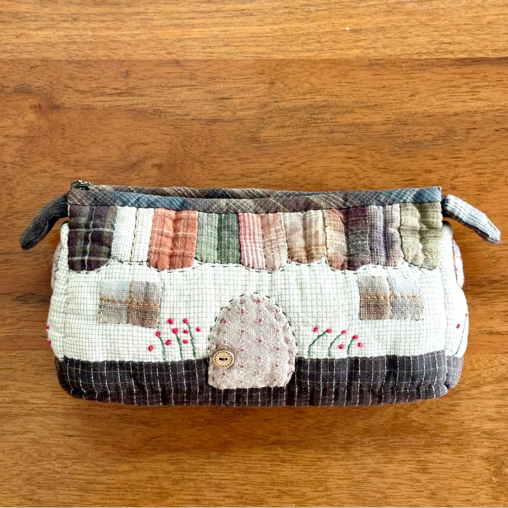 New / Hand-quilt pouch